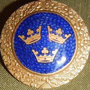 VINTAGE COBALT BLUE ENAMEL 3 CROWN BROOCH